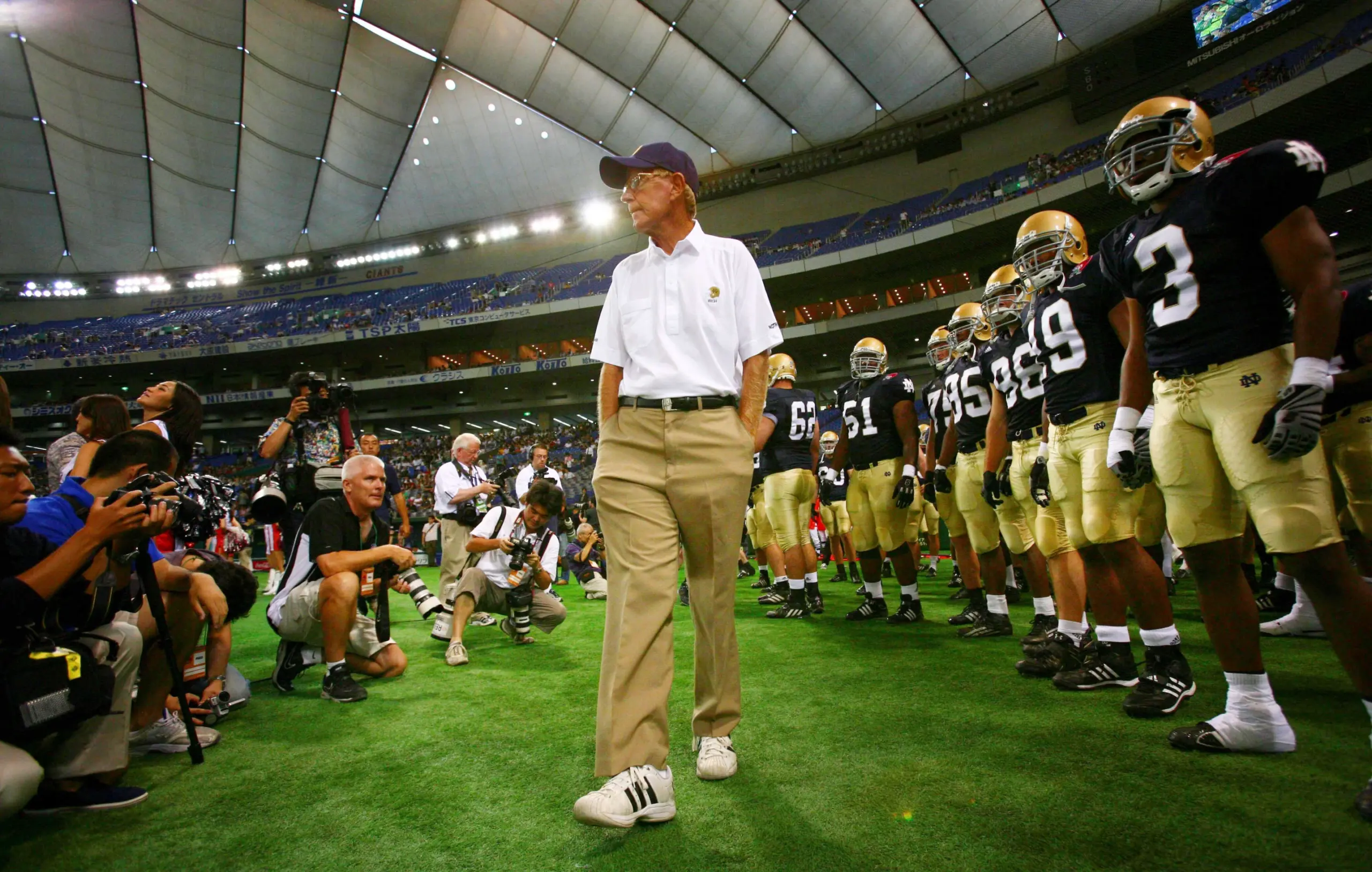 Lou Holtz, college football staple who coached Notre Dame to 1988 ...